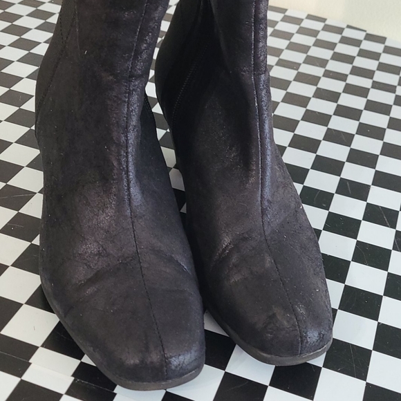 Boot - Picture 4 of 9